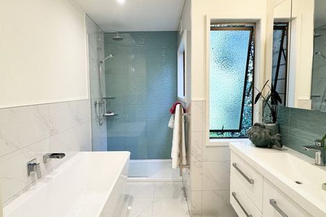 Photo of property in 11 Fitzpatrick Place, Chatswood, Auckland, 0626