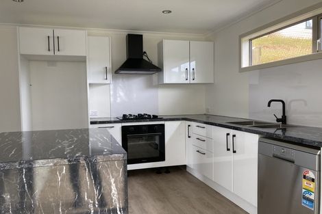 Photo of property in 4 Miles Crescent, Newlands, Wellington, 6037