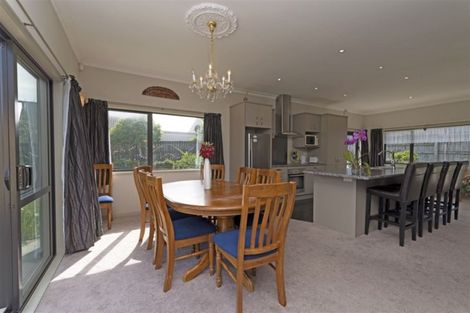 Photo of property in 65d View Road, Henderson, Auckland, 0612