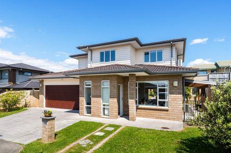 Photo of property in 16 Midhurst Avenue, Henderson, Auckland, 0612