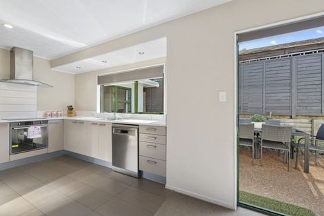 Photo of property in 1/5 Masterton Road, Rothesay Bay, Auckland, 0630