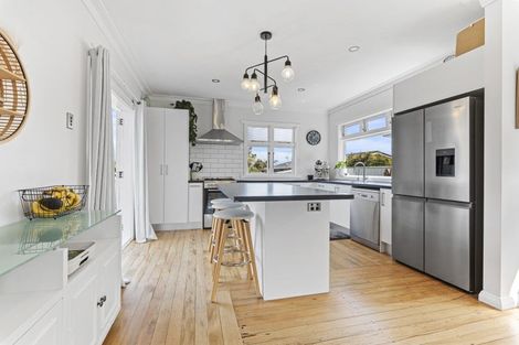 Photo of property in 130 Seaview Road, Westown, New Plymouth, 4310