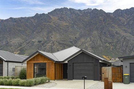 Photo of property in 9 Fallow Street, Jacks Point, 9371