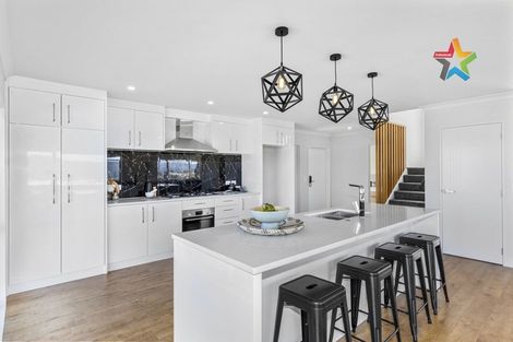 Photo of property in 2 Poto Road, Normandale, Lower Hutt, 5010