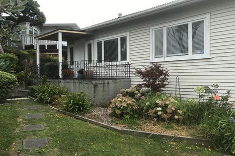 Photo of property in 4 Highland Avenue, Titirangi, Auckland, 0604