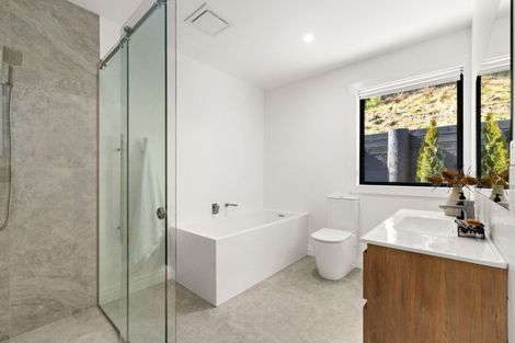 Photo of property in 17 Taruna Place, Havelock North, 4130