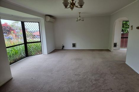 Photo of property in 57 Dalwhinnie Parade, Highland Park, Auckland, 2010