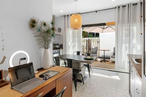 Photo of property in 32 York Street, Levin, 5510