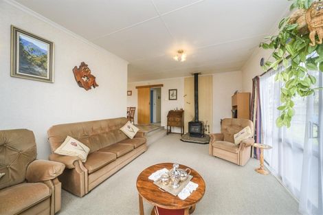 Photo of property in 4 Pain Street, Bulls, 4818