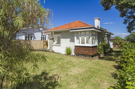 Photo of property in 147 Vauxhall Road, Narrow Neck, Auckland, 0624