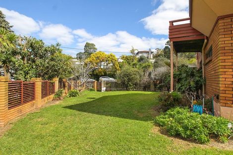 Photo of property in 1/84 Beach Road, Castor Bay, Auckland, 0620