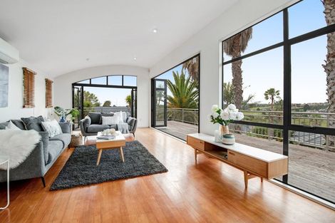 Photo of property in 15 Roseville Road, Gulf Harbour, Whangaparaoa, 0930