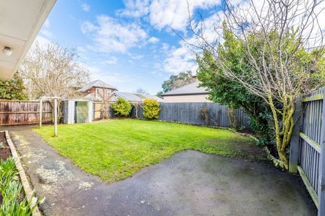 Photo of property in 135 Avonhead Road, Avonhead, Christchurch, 8042