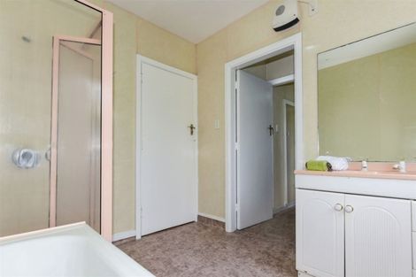 Photo of property in 63 Acacia Avenue, Upper Riccarton, Christchurch, 8041