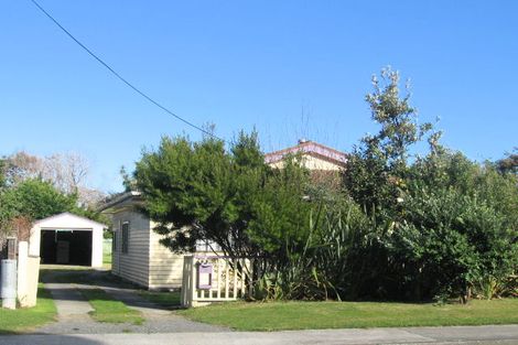 Photo of property in 15 Toi Street, Otaki Beach, Otaki, 5512