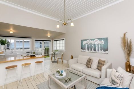 Photo of property in 32 Belt Road, Moturoa, New Plymouth, 4310