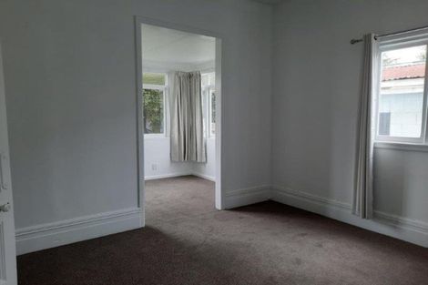 Photo of property in 56 Aikmans Road, Merivale, Christchurch, 8014