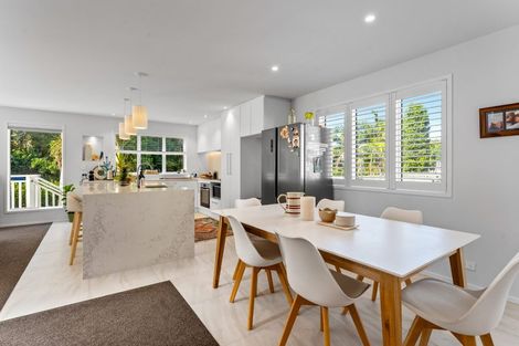 Photo of property in 32a Sandown Road, Rothesay Bay, Auckland, 0630