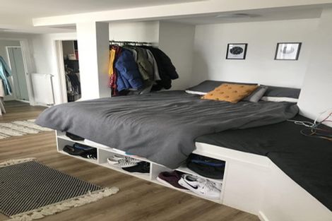 Photo of property in 92 Kelburn Parade, Kelburn, Wellington, 6012