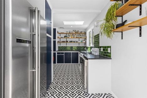 Photo of property in 65 Airlie Road, Plimmerton, Porirua, 5026