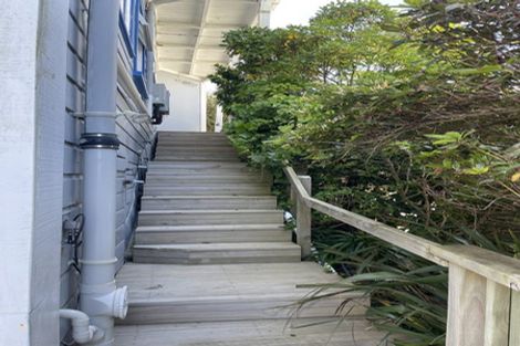 Photo of property in 92 Kelburn Parade, Kelburn, Wellington, 6012