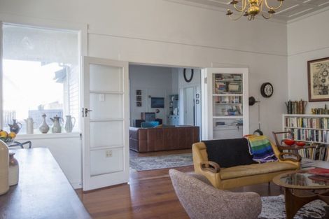 Photo of property in 45 Napier Terrace, Hospital Hill, Napier, 4110