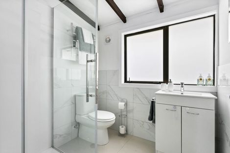 Photo of property in 1/84a Avonleigh Road, Green Bay, Auckland, 0604