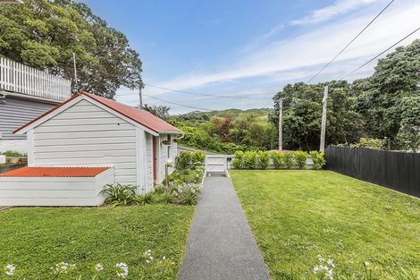 Photo of property in 129 Melbourne Road, Island Bay, Wellington, 6023