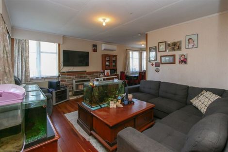 Photo of property in 12 Nikau Street, Inglewood, 4330