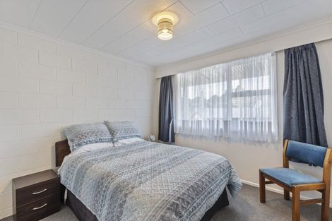 Photo of property in 6 Fairview Place, Westown, New Plymouth, 4310