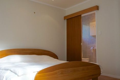 Photo of property in 20 Brunton Place, Glenfield, Auckland, 0629