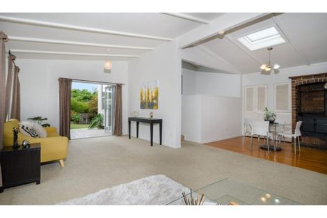 Photo of property in 22 Vina Place, Massey, Auckland, 0614