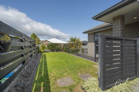Photo of property in 2 Vista Close, Omokoroa, 3114