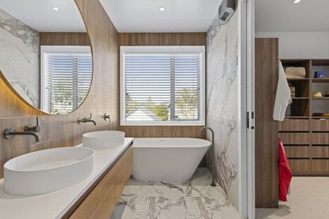 Photo of property in 17 Strowan Road, Strowan, Christchurch, 8052