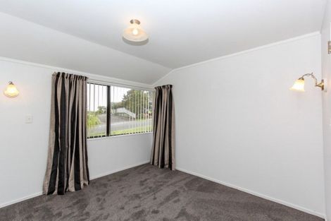 Photo of property in 4 Sandel Rise, Merrilands, New Plymouth, 4312