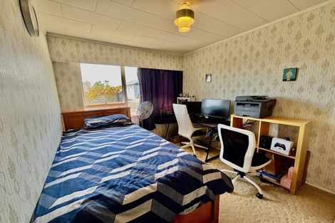 Photo of property in 3 Howard Road, Taradale, Napier, 4112