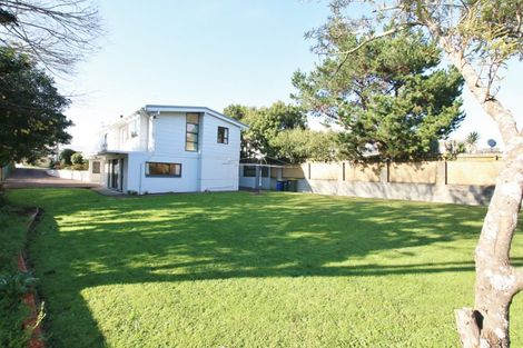 Photo of property in 15 Stephen Avenue, Henderson, Auckland, 0610