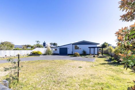 Photo of property in 11 Hadfield Place, Paraparaumu Beach, Paraparaumu, 5032