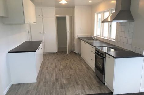 Photo of property in 16 Beaubank Road, Kelston, Auckland, 0602