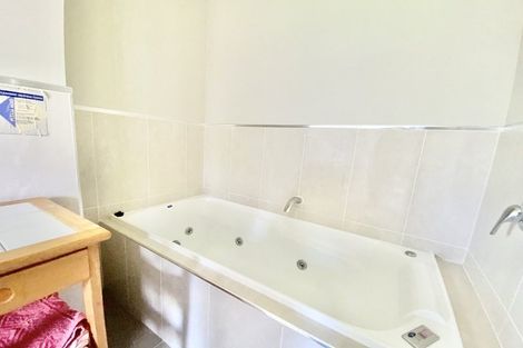 Photo of property in 4 Luna Place, Henderson, Auckland, 0612