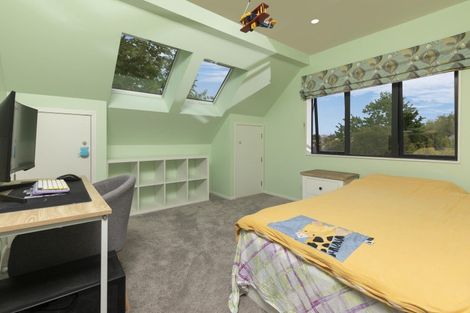 Photo of property in 8b Dallinghoe Crescent, Milford, Auckland, 0620