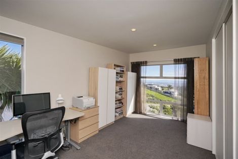 Photo of property in 5 Peregrine Close, Mount Pleasant, Christchurch, 8081