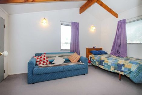 Photo of property in 1/17 Bronzewing Terrace, Unsworth Heights, Auckland, 0632