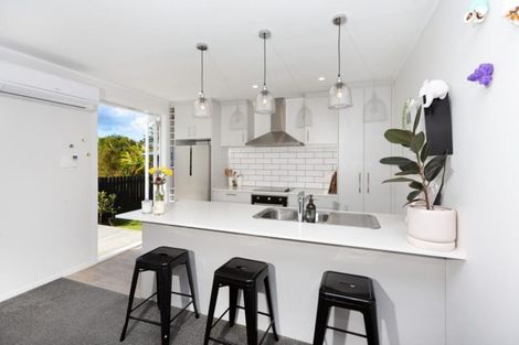 Photo of property in 2/99 Hobsonville Road, West Harbour, Auckland, 0618