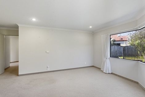 Photo of property in 2 Quadrant Heights, Paraparaumu, 5032
