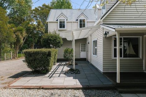 Photo of property in 200 Aokautere Drive, Fitzherbert, Palmerston North, 4471