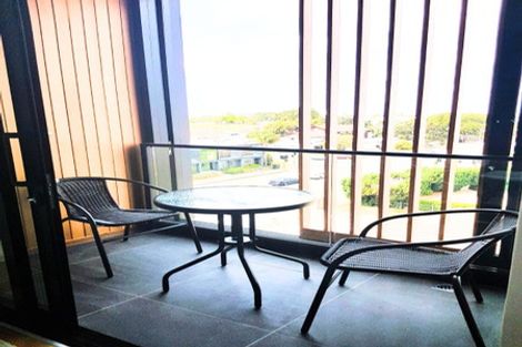 Photo of property in Frank Sargeson Apts, 404/74 Anzac Street, Takapuna, Auckland, 0622