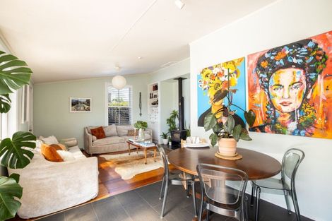 Photo of property in 17 Kowhai Street, Strandon, New Plymouth, 4312