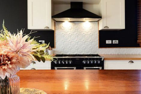 Photo of property in 17 Thackeray Street, Saint Andrews, 7988