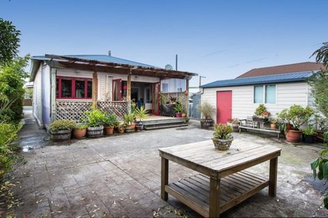 Photo of property in 24 Hargest Crescent, Saint Kilda, Dunedin, 9012